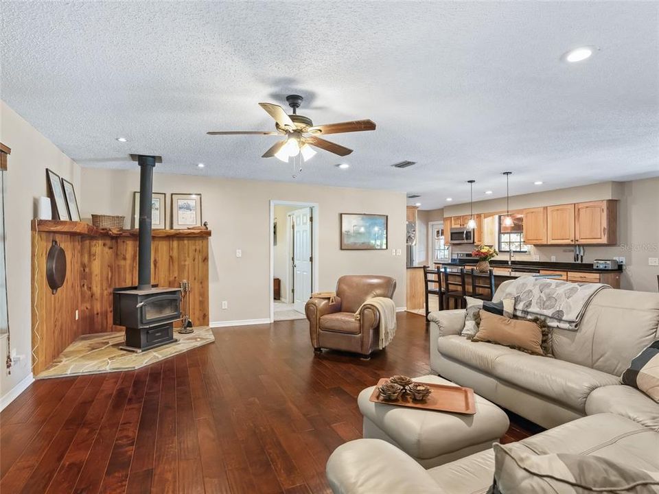 For Sale: $695,000 (3 beds, 2 baths, 1680 Square Feet)