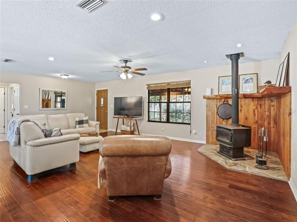 For Sale: $695,000 (3 beds, 2 baths, 1680 Square Feet)