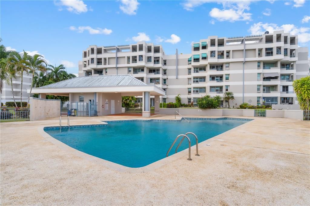 合同活跃: $263,000 (2 贝兹, 2 浴室, 1040 平方英尺)