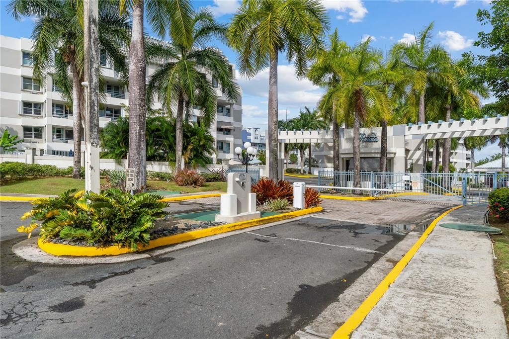 合同活跃: $263,000 (2 贝兹, 2 浴室, 1040 平方英尺)