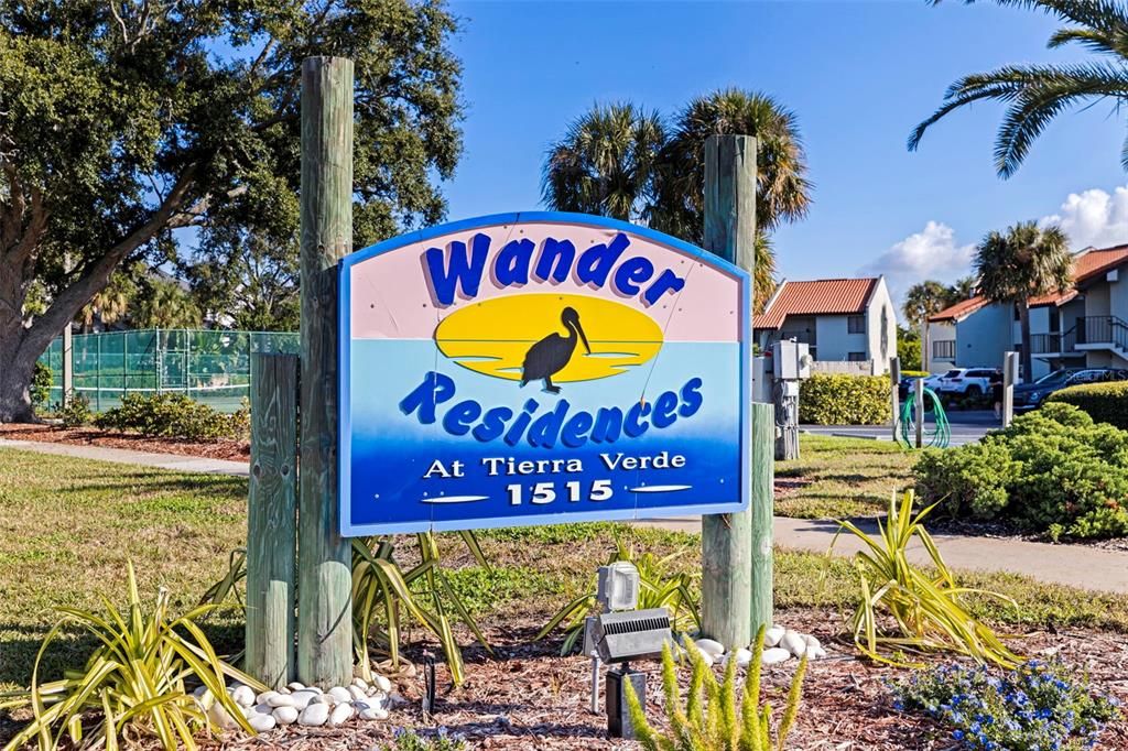 For Sale: $399,000 (2 beds, 2 baths, 835 Square Feet)