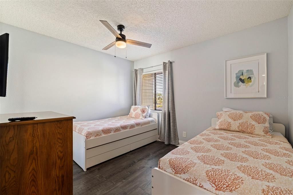 For Sale: $399,000 (2 beds, 2 baths, 835 Square Feet)