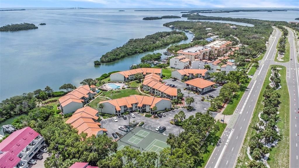 For Sale: $399,000 (2 beds, 2 baths, 835 Square Feet)