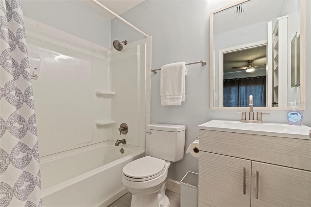 For Sale: $399,000 (2 beds, 2 baths, 835 Square Feet)