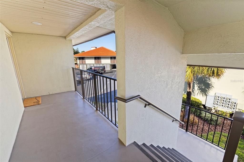 For Sale: $399,000 (2 beds, 2 baths, 835 Square Feet)