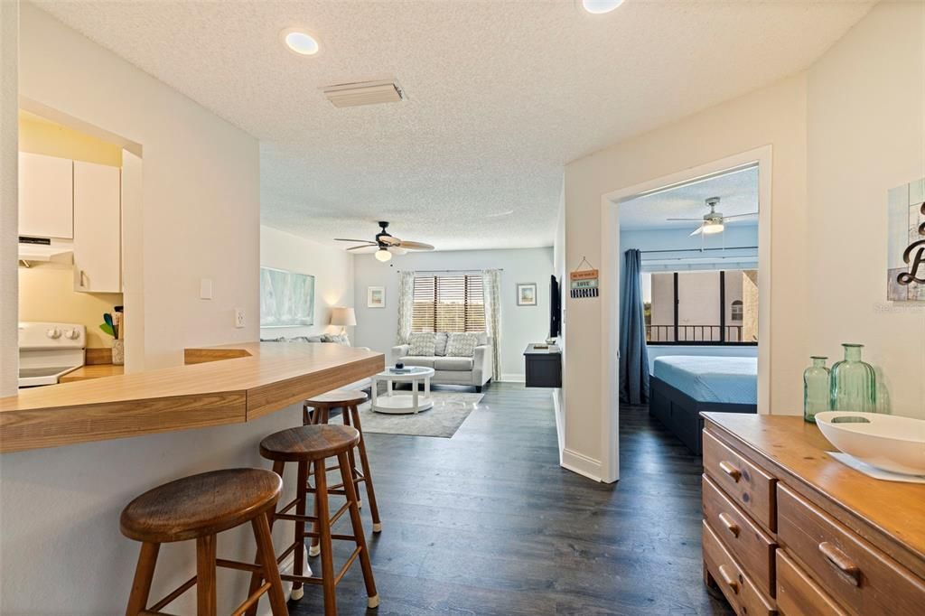 For Sale: $399,000 (2 beds, 2 baths, 835 Square Feet)