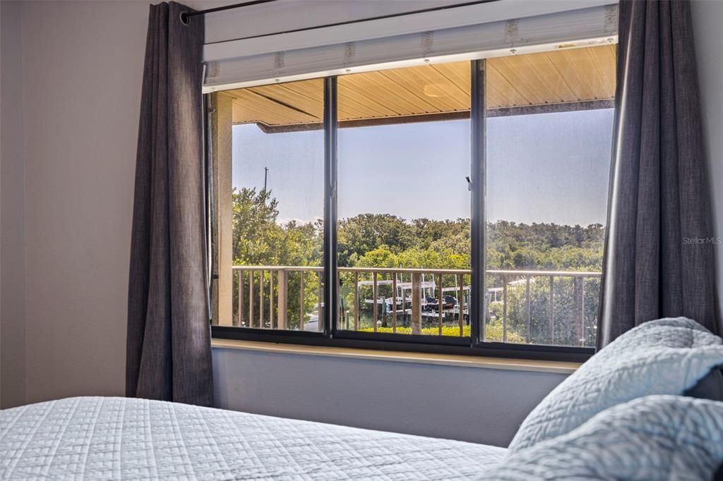 For Sale: $399,000 (2 beds, 2 baths, 835 Square Feet)