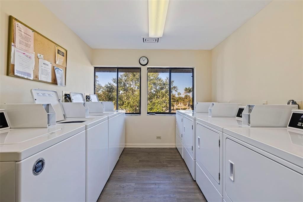 For Sale: $399,000 (2 beds, 2 baths, 835 Square Feet)