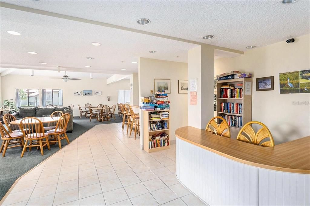 For Sale: $399,000 (2 beds, 2 baths, 835 Square Feet)