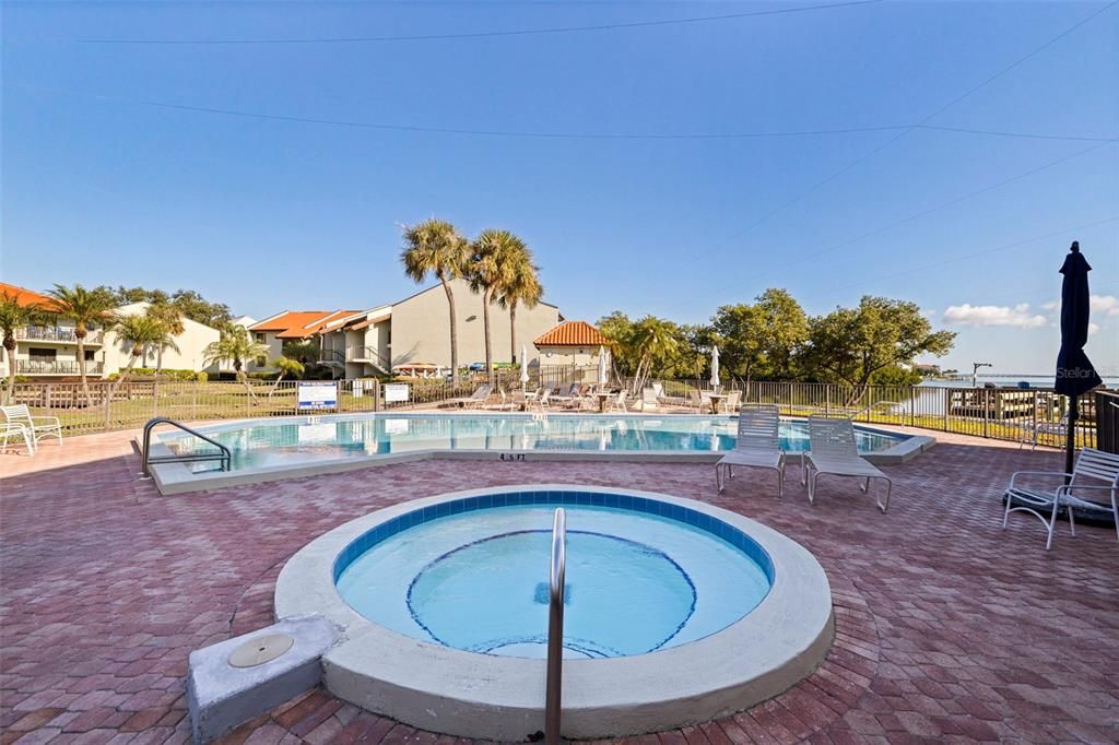 For Sale: $399,000 (2 beds, 2 baths, 835 Square Feet)