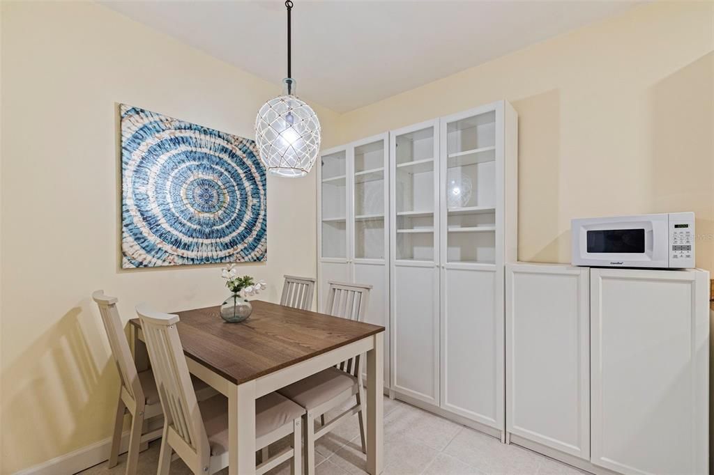 For Sale: $399,000 (2 beds, 2 baths, 835 Square Feet)