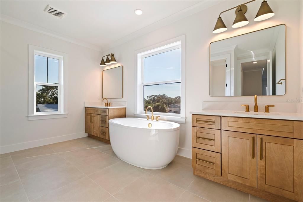 En Venta: $1,265,000 (4 camas, 3 baños, 2960 Pies cuadrados)