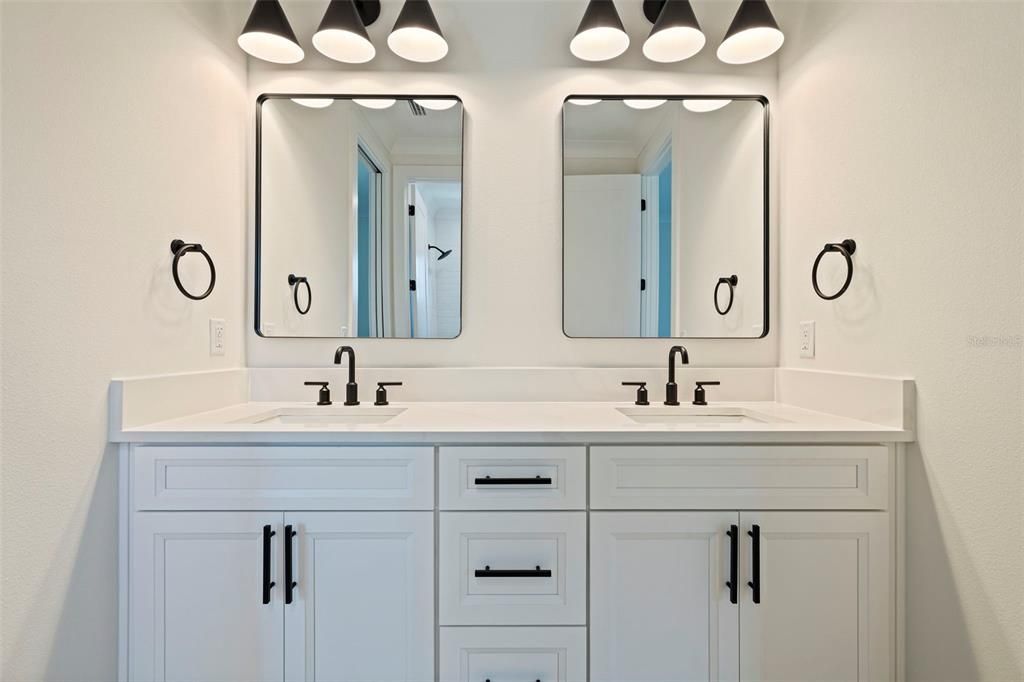 En Venta: $1,265,000 (4 camas, 3 baños, 2960 Pies cuadrados)