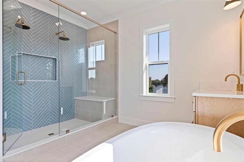 En Venta: $1,265,000 (4 camas, 3 baños, 2960 Pies cuadrados)