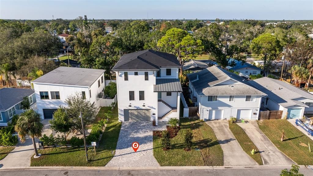 En Venta: $1,265,000 (4 camas, 3 baños, 2960 Pies cuadrados)