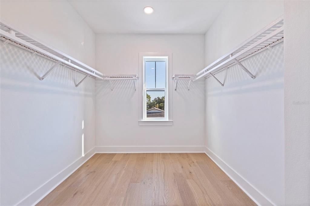 En Venta: $1,265,000 (4 camas, 3 baños, 2960 Pies cuadrados)