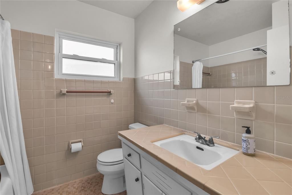 На продажу: $559,900 (3 спален, 2 ванн, 1811 Квадратных фут)