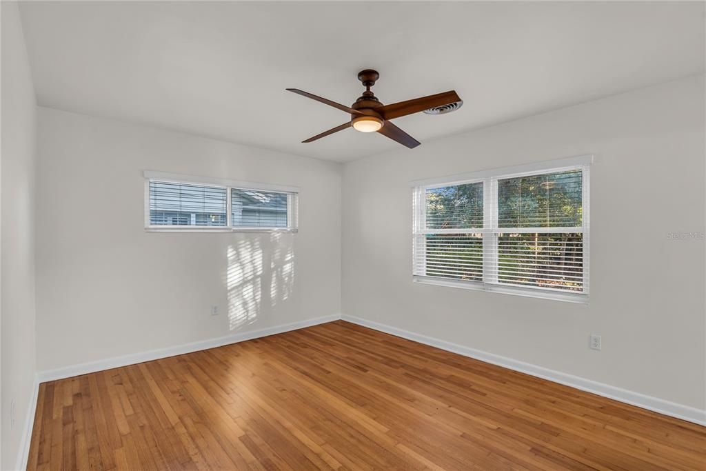 На продажу: $559,900 (3 спален, 2 ванн, 1811 Квадратных фут)