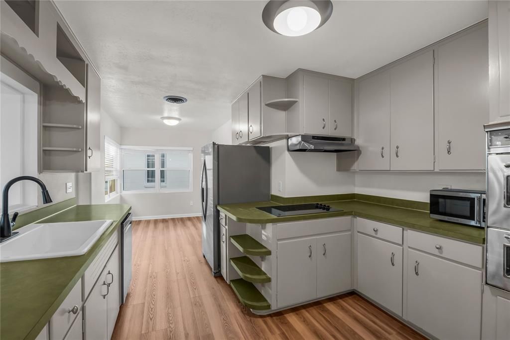 На продажу: $559,900 (3 спален, 2 ванн, 1811 Квадратных фут)