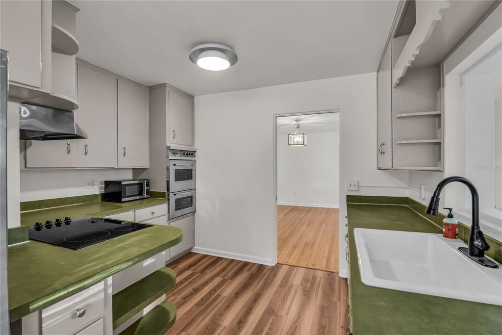 На продажу: $559,900 (3 спален, 2 ванн, 1811 Квадратных фут)