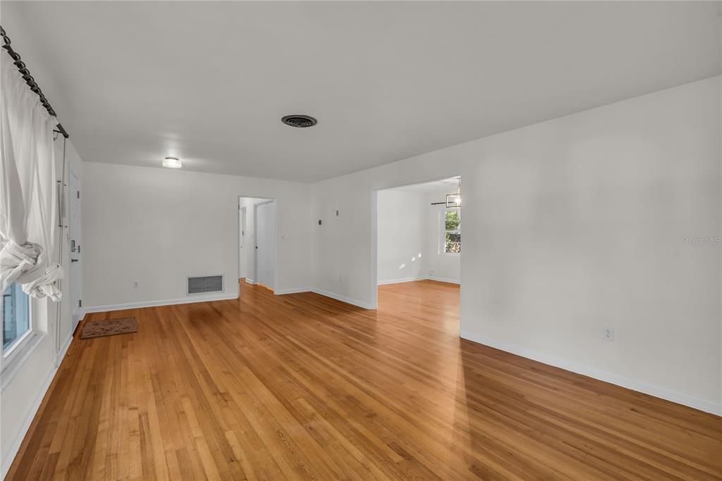 На продажу: $559,900 (3 спален, 2 ванн, 1811 Квадратных фут)