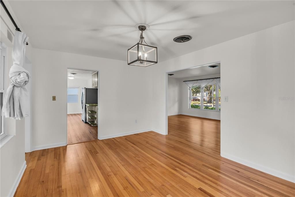 На продажу: $559,900 (3 спален, 2 ванн, 1811 Квадратных фут)