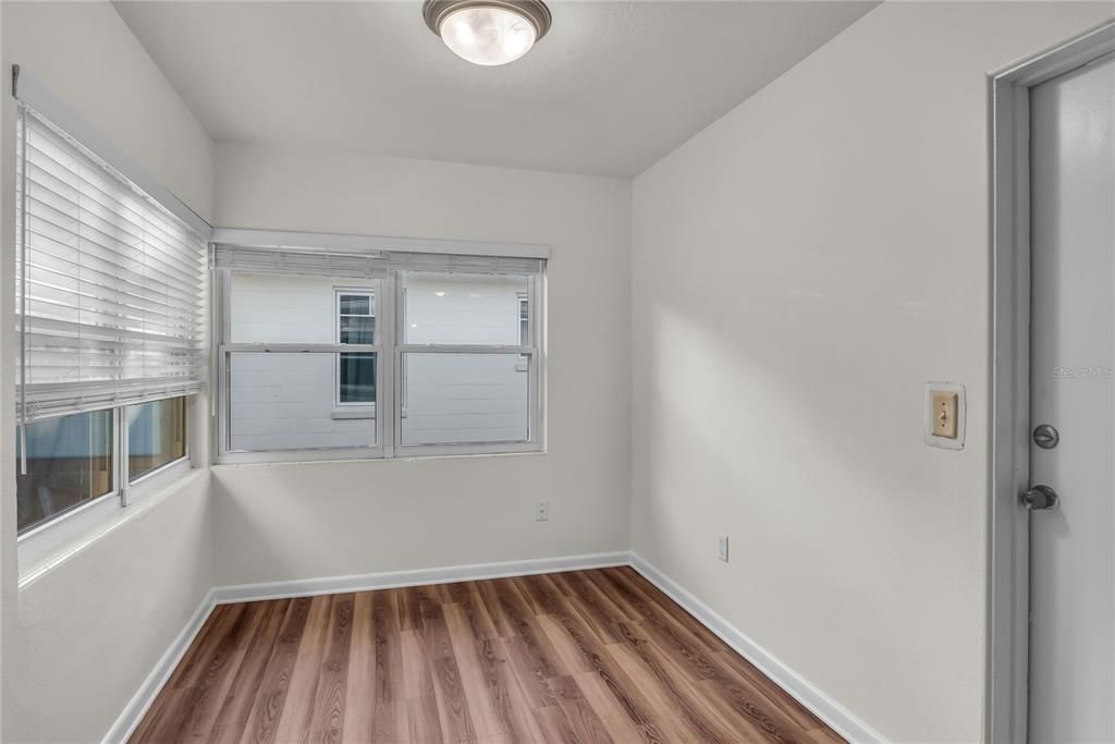 На продажу: $559,900 (3 спален, 2 ванн, 1811 Квадратных фут)