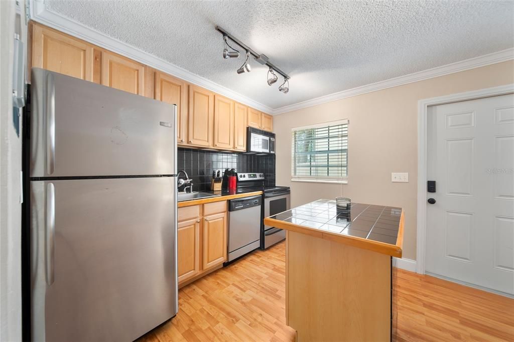 For Sale: $143,000 (1 beds, 1 baths, 537 Square Feet)