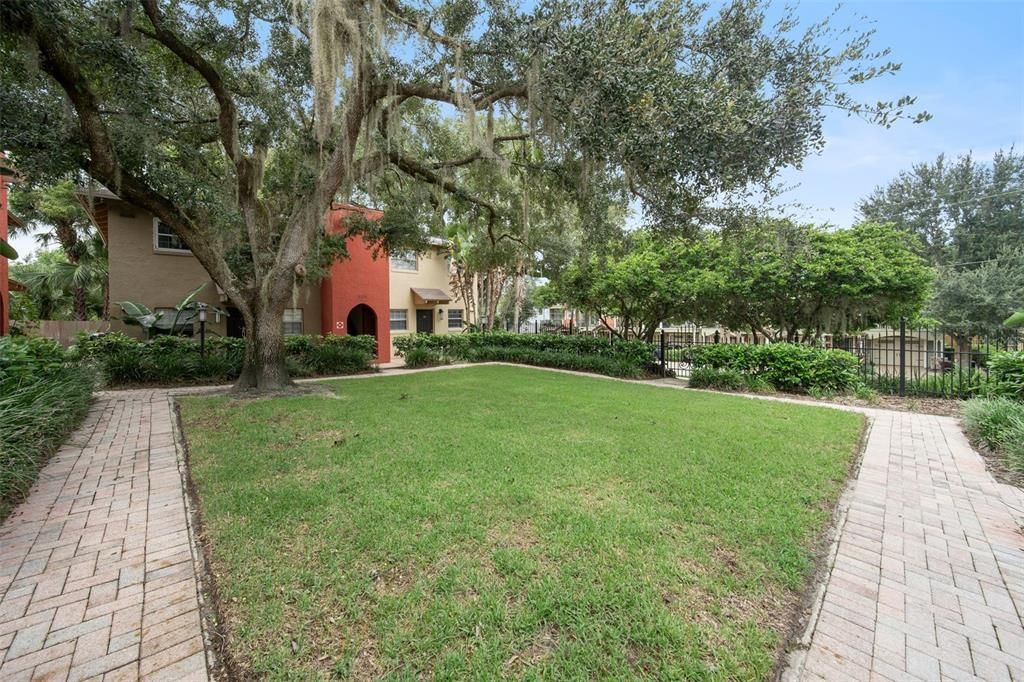 For Sale: $143,000 (1 beds, 1 baths, 537 Square Feet)