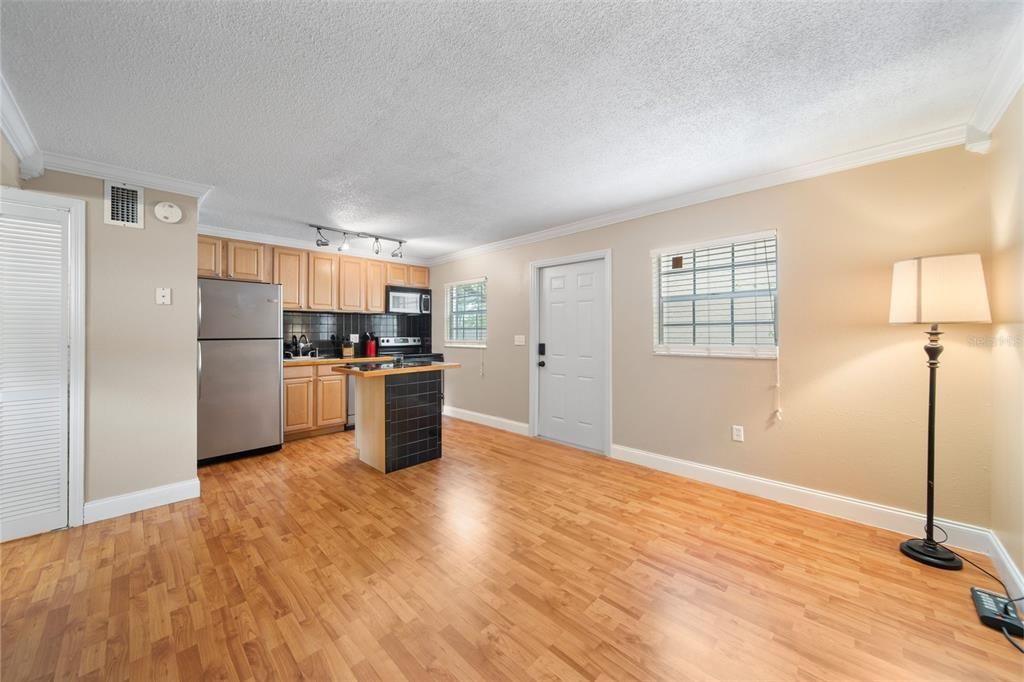 For Sale: $143,000 (1 beds, 1 baths, 537 Square Feet)