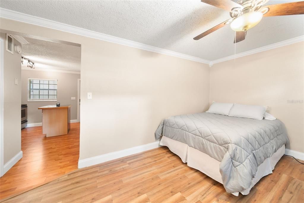 For Sale: $143,000 (1 beds, 1 baths, 537 Square Feet)