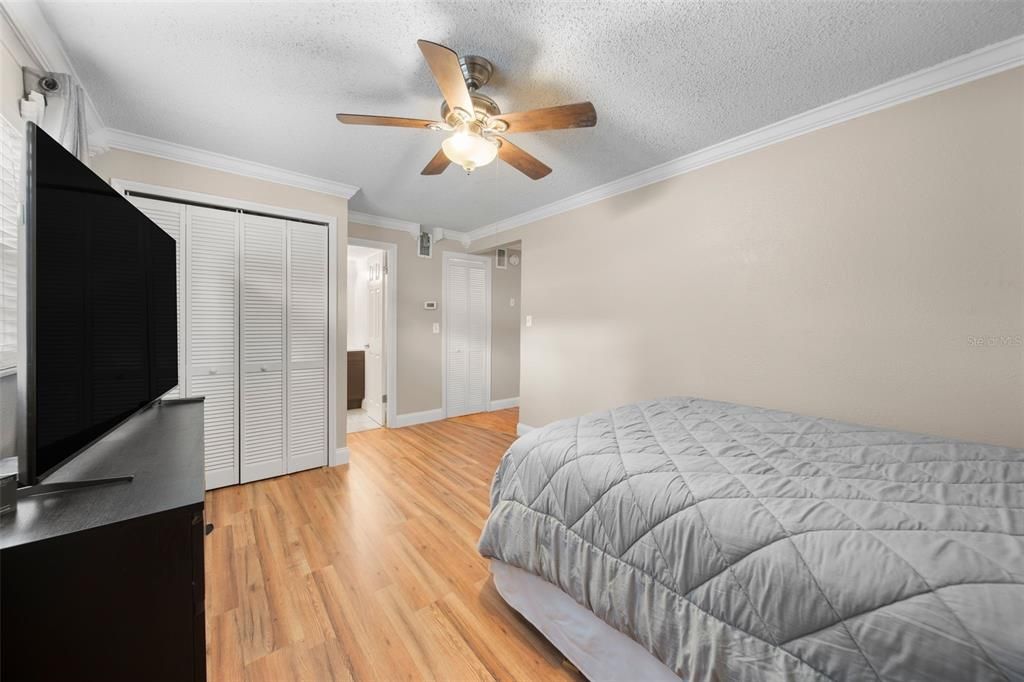 For Sale: $143,000 (1 beds, 1 baths, 537 Square Feet)
