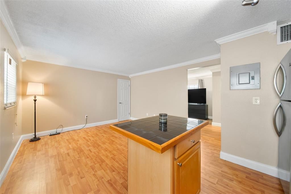 For Sale: $143,000 (1 beds, 1 baths, 537 Square Feet)