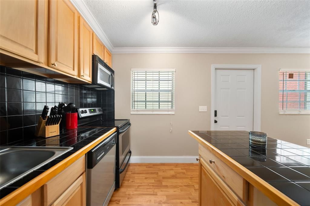 For Sale: $143,000 (1 beds, 1 baths, 537 Square Feet)