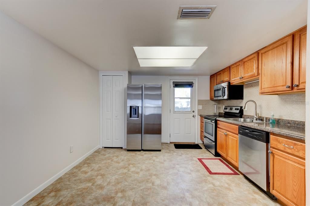 En Venta: $965,000 (4 camas, 2 baños, 1800 Pies cuadrados)