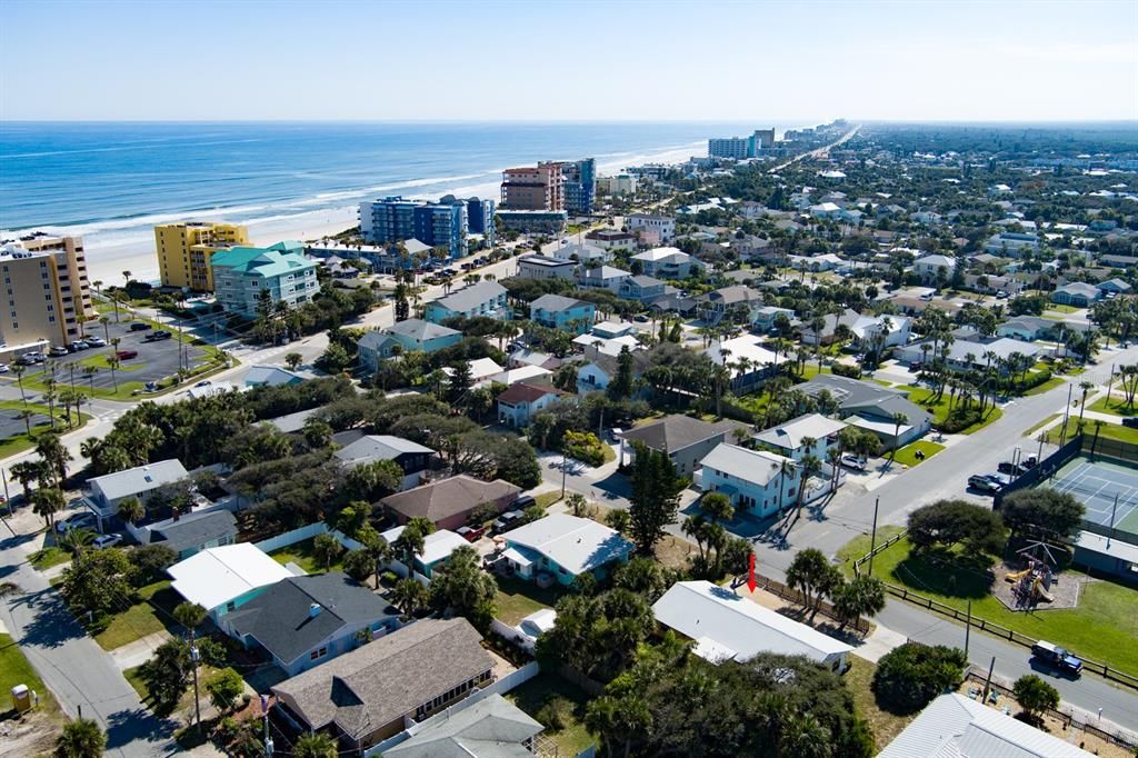 En Venta: $965,000 (4 camas, 2 baños, 1800 Pies cuadrados)