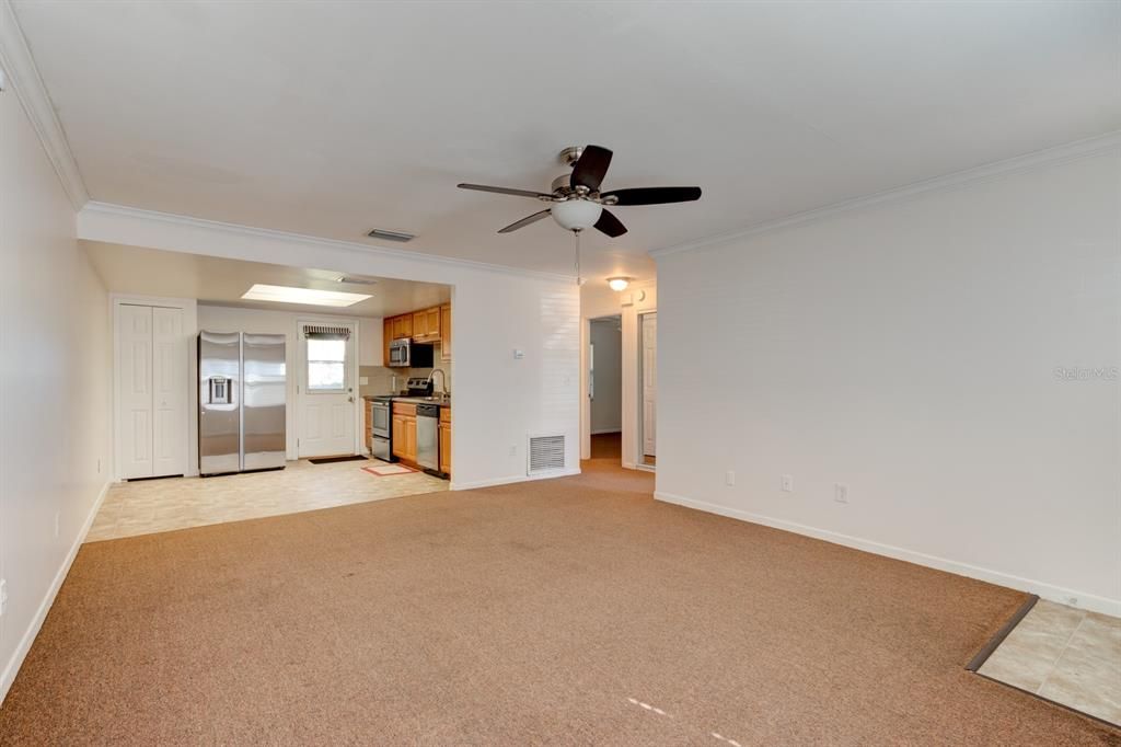 En Venta: $965,000 (4 camas, 2 baños, 1800 Pies cuadrados)