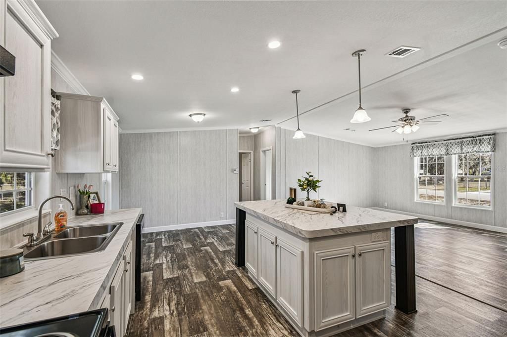 En Venta: $290,000 (3 camas, 2 baños, 1272 Pies cuadrados)