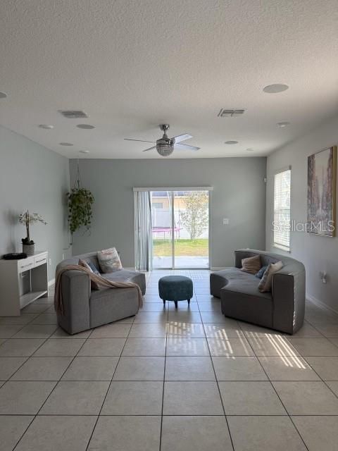 En Renta: $2,500 (4 camas, 2 baños, 2155 Pies cuadrados)