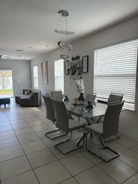 En Renta: $2,500 (4 camas, 2 baños, 2155 Pies cuadrados)