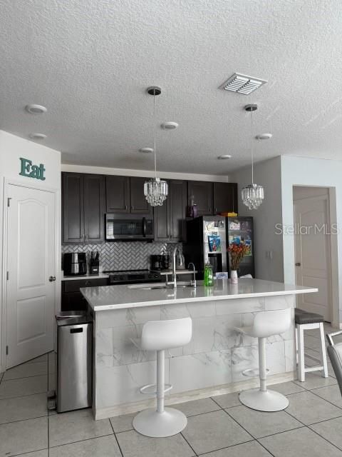 En Renta: $2,500 (4 camas, 2 baños, 2155 Pies cuadrados)