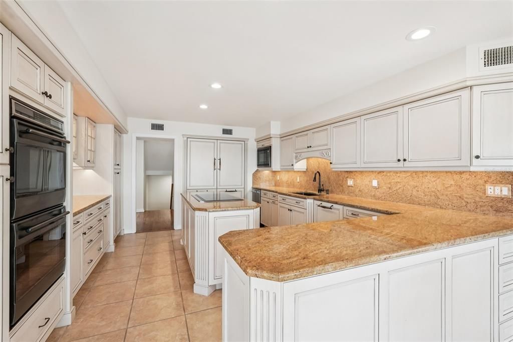 En Venta: $2,258,000 (3 camas, 3 baños, 5080 Pies cuadrados)