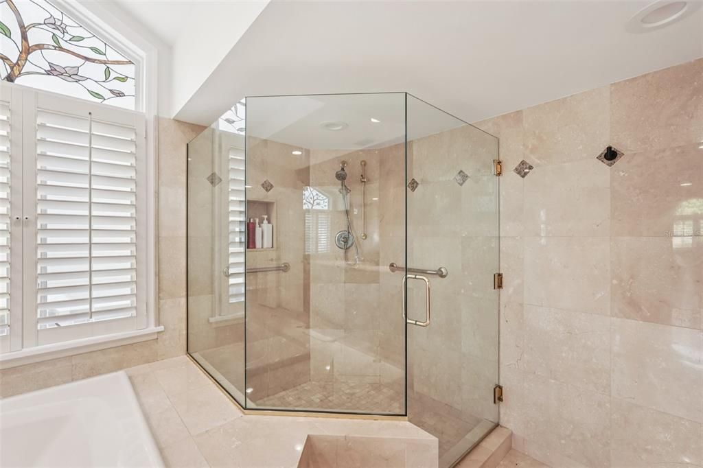 En Venta: $2,258,000 (3 camas, 3 baños, 5080 Pies cuadrados)