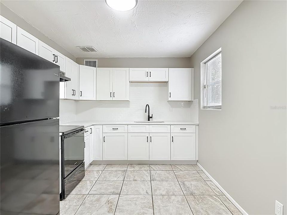 На продажу: $220,000 (3 спален, 1 ванн, 1434 Квадратных фут)