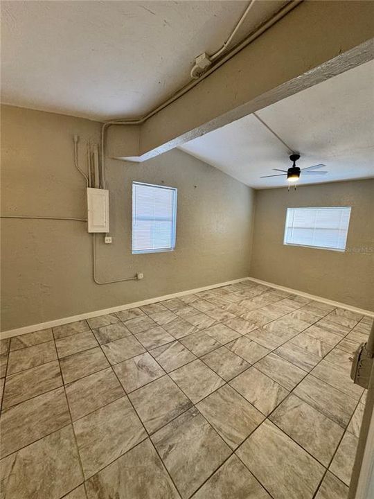 На продажу: $220,000 (3 спален, 1 ванн, 1434 Квадратных фут)