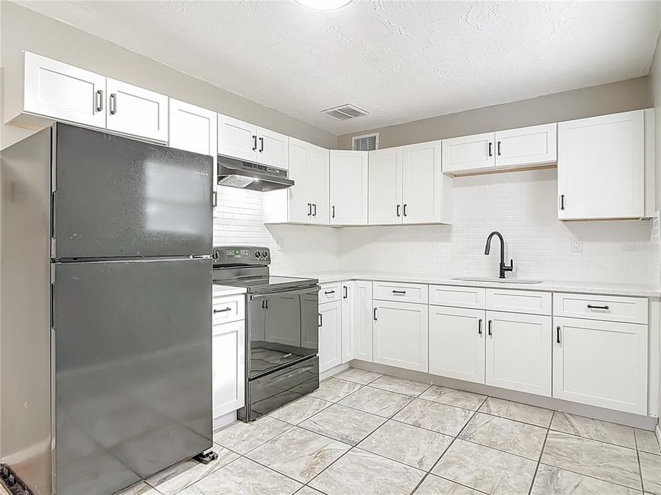 На продажу: $220,000 (3 спален, 1 ванн, 1434 Квадратных фут)