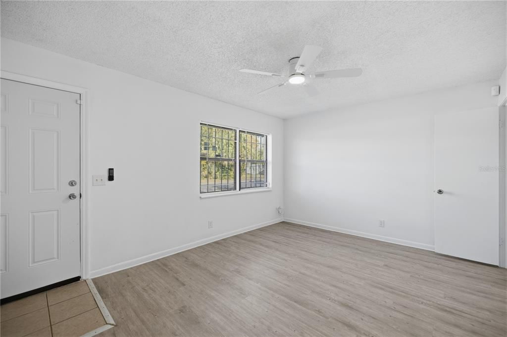 待售: $179,800 (3 贝兹, 2 浴室, 1325 平方英尺)