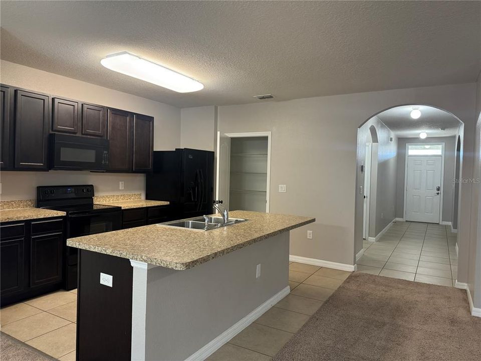 En Venta: $264,900 (3 camas, 2 baños, 1711 Pies cuadrados)