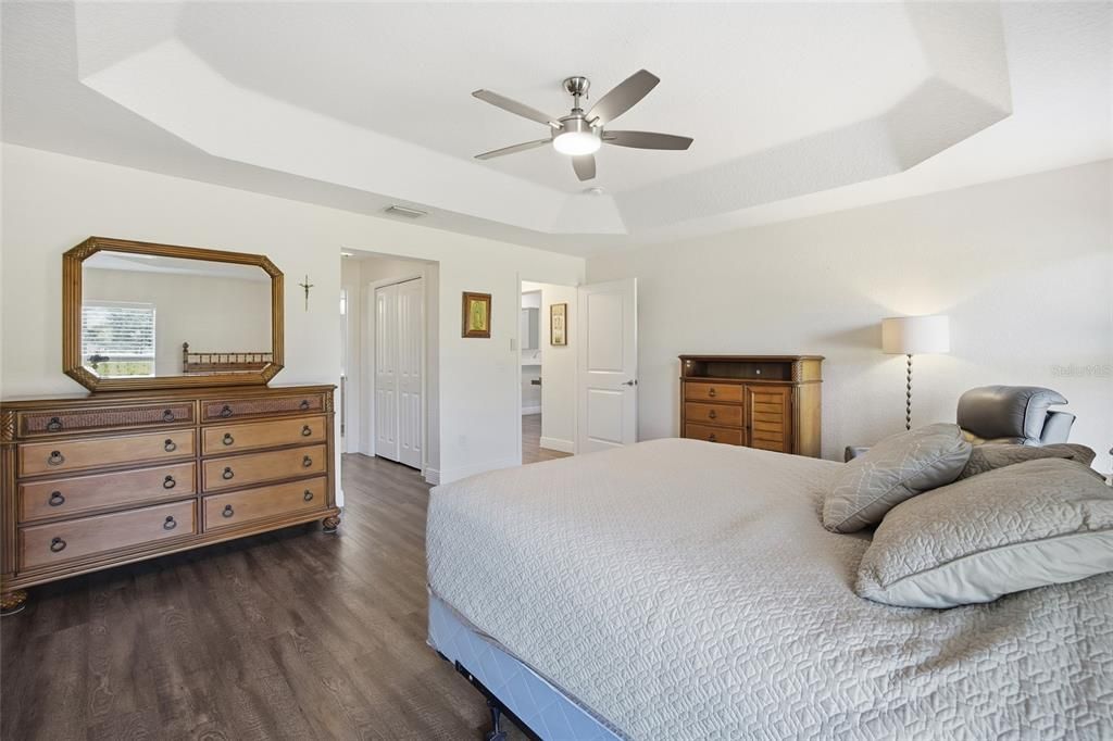 待售: $449,700 (4 贝兹, 2 浴室, 2200 平方英尺)