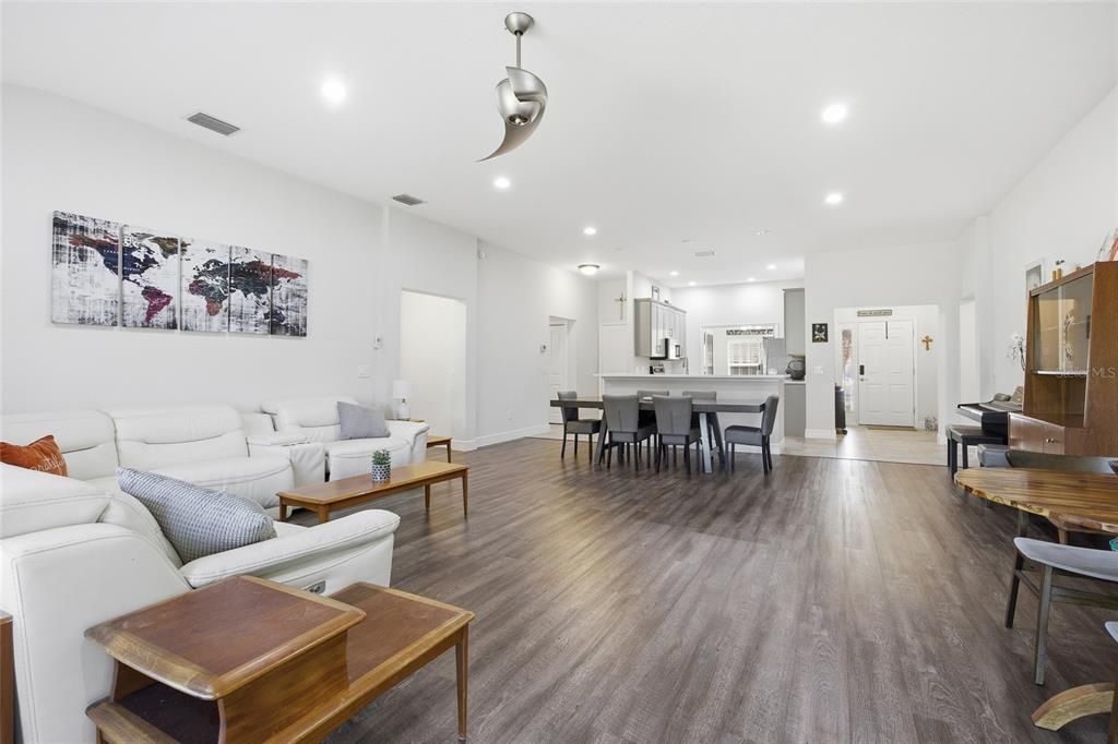 待售: $449,700 (4 贝兹, 2 浴室, 2200 平方英尺)